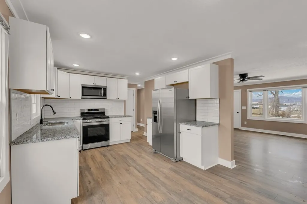 607 W 4th Street Livingston TN 38570