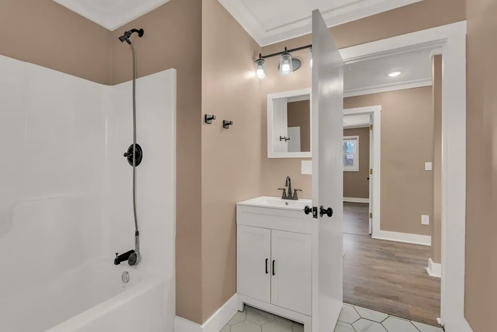 607 W 4th Street Livingston TN 38570