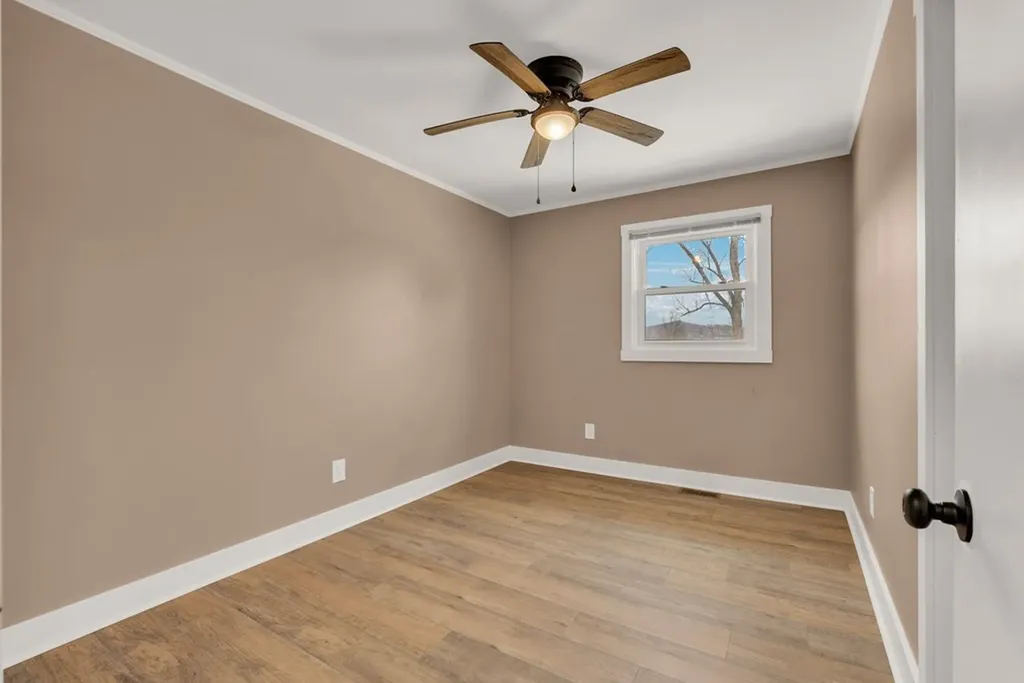 607 W 4th Street Livingston TN 38570