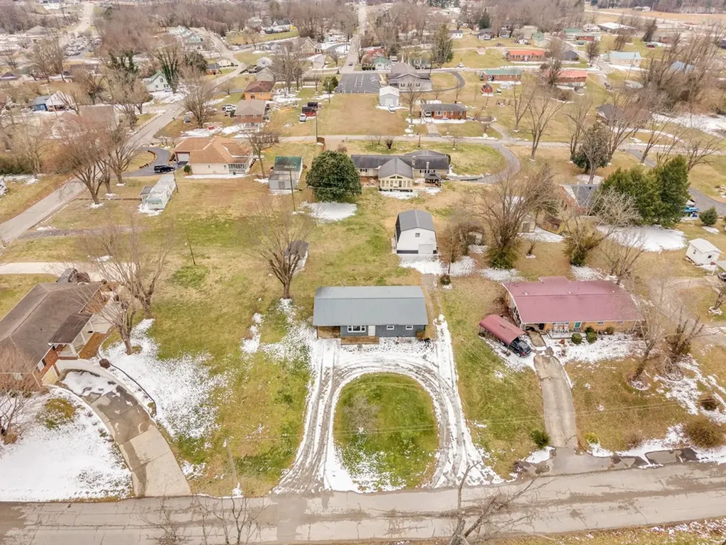 607 W 4th Street Livingston TN 38570