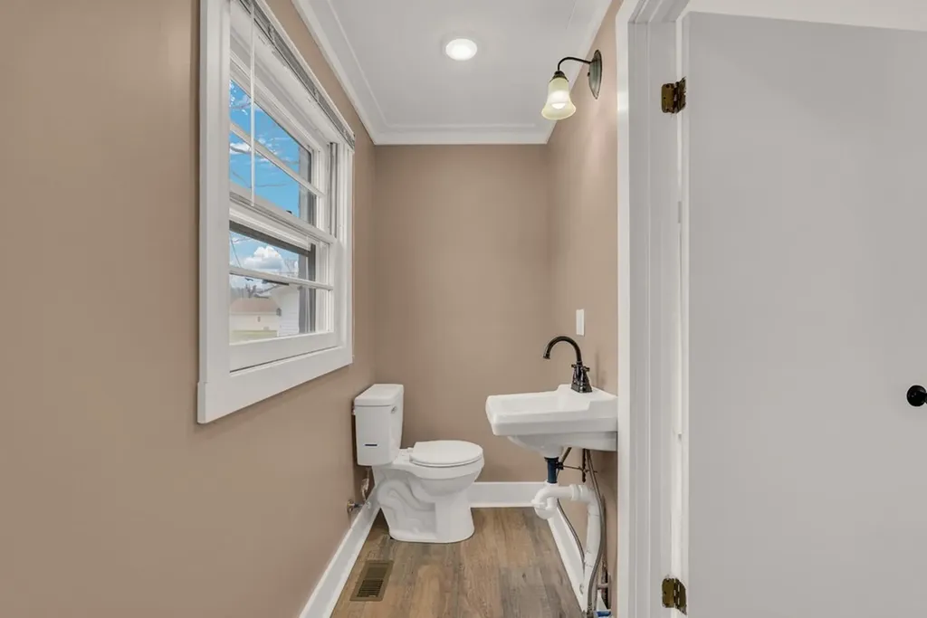 607 W 4th Street Livingston TN 38570