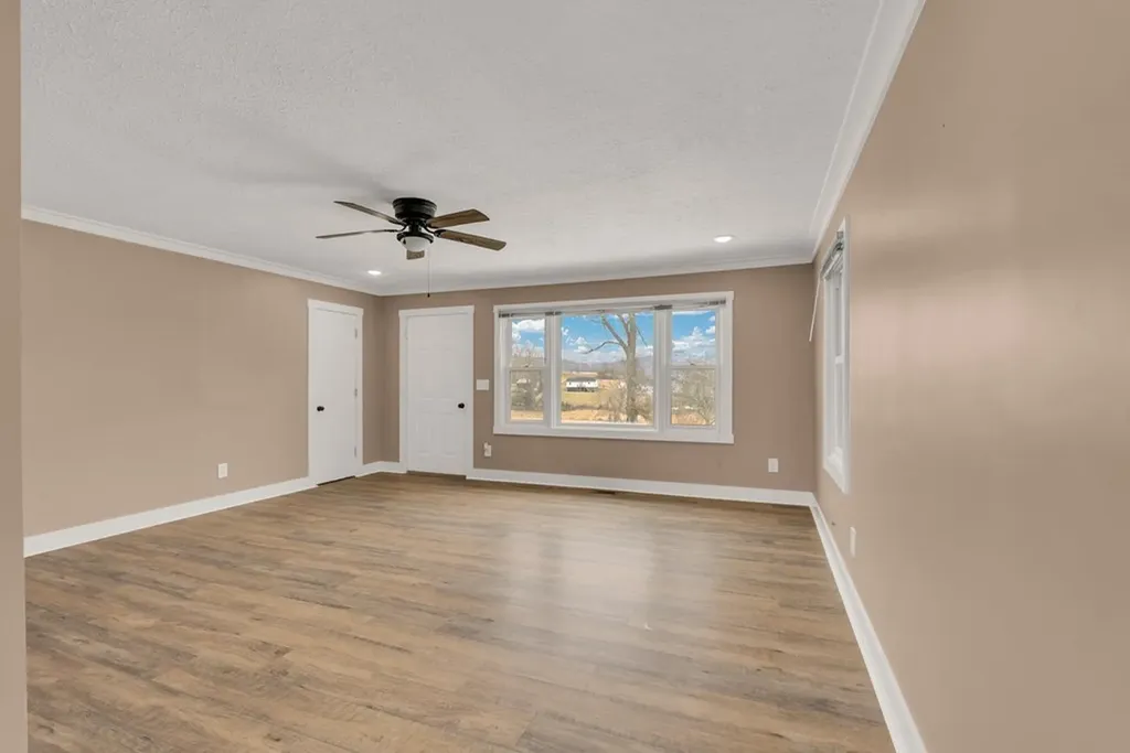 607 W 4th Street Livingston TN 38570