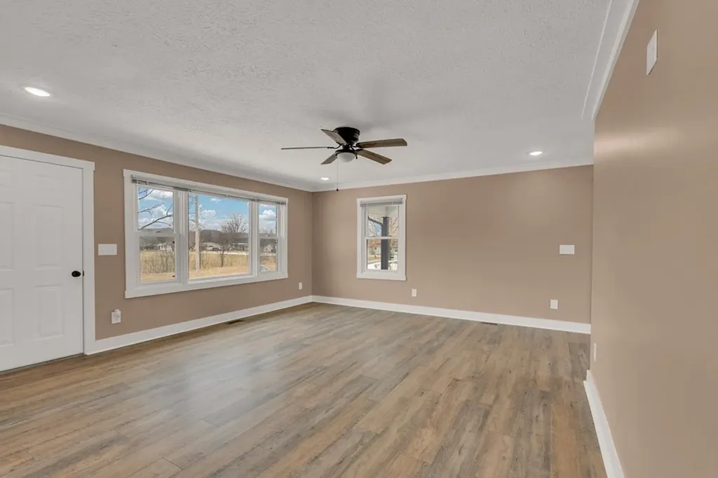 607 W 4th Street Livingston TN 38570