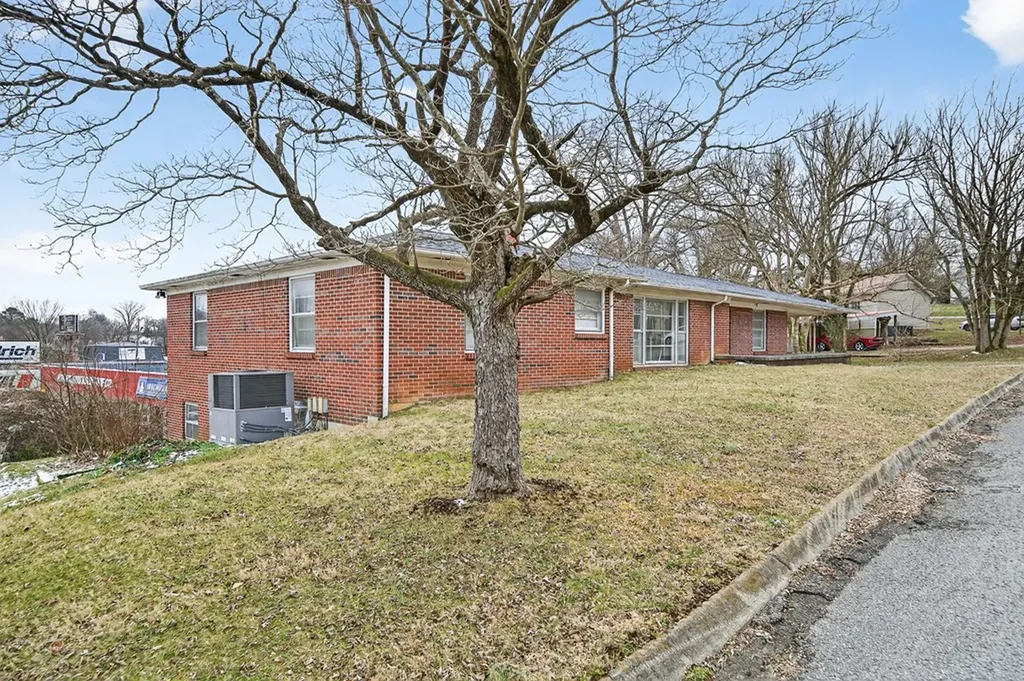 281 Dixie Plaza Cookeville TN 38501