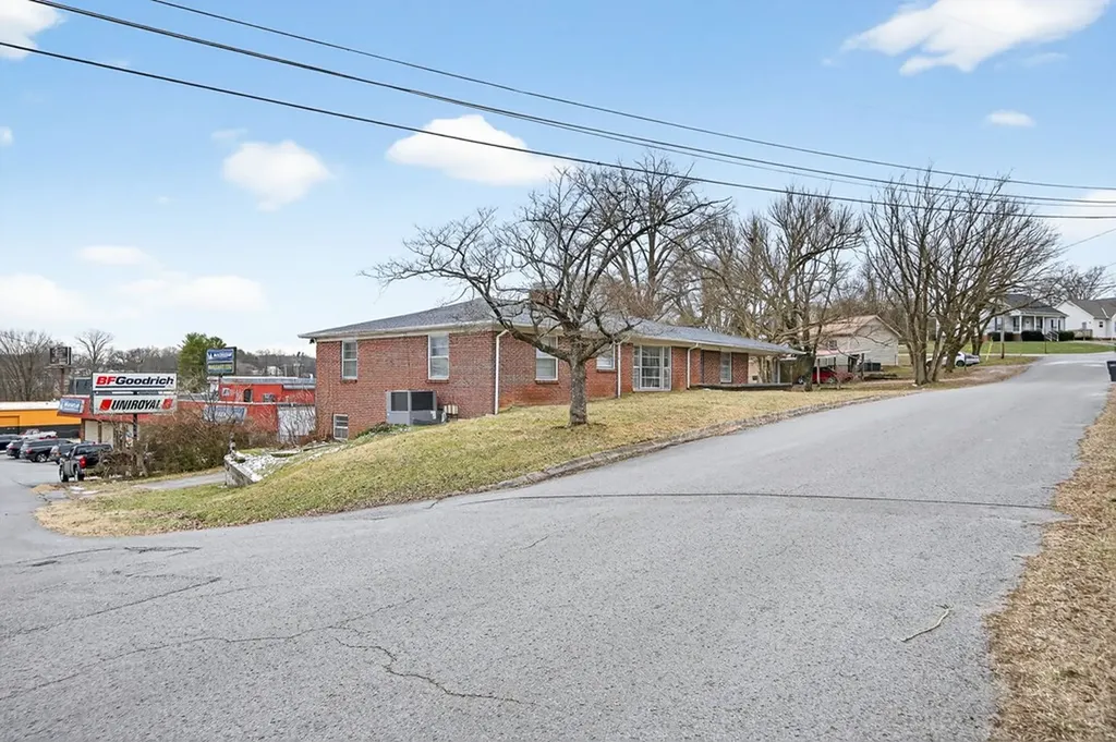 281 Dixie Plaza Cookeville TN 38501