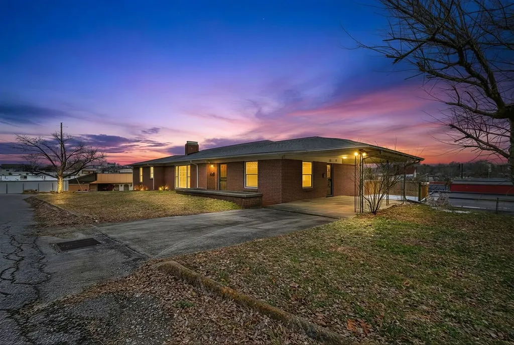 281 Dixie Plaza Cookeville TN 38501