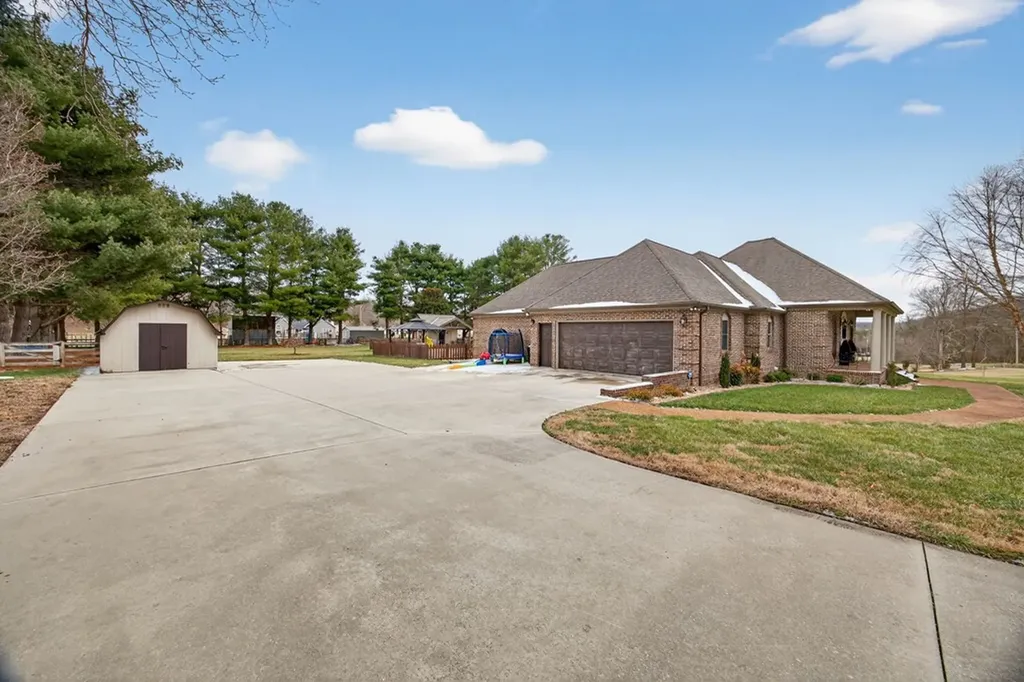 141 Southwood Road Livingston TN 38570