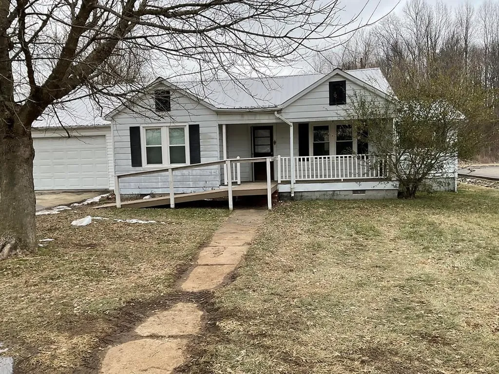 308 West Main Street Byrdstown TN 38549