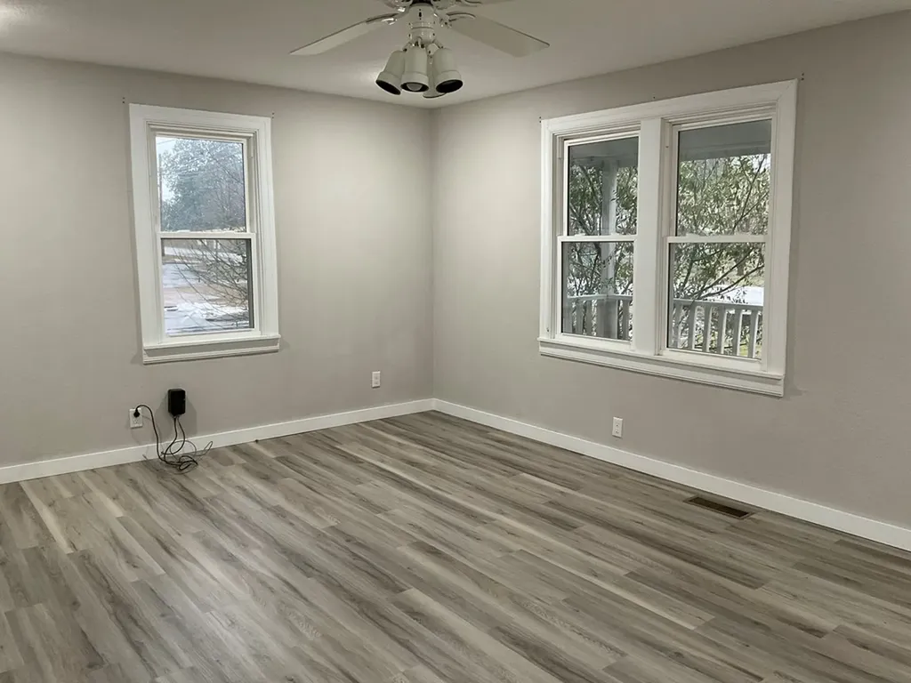 308 West Main Street Byrdstown TN 38549