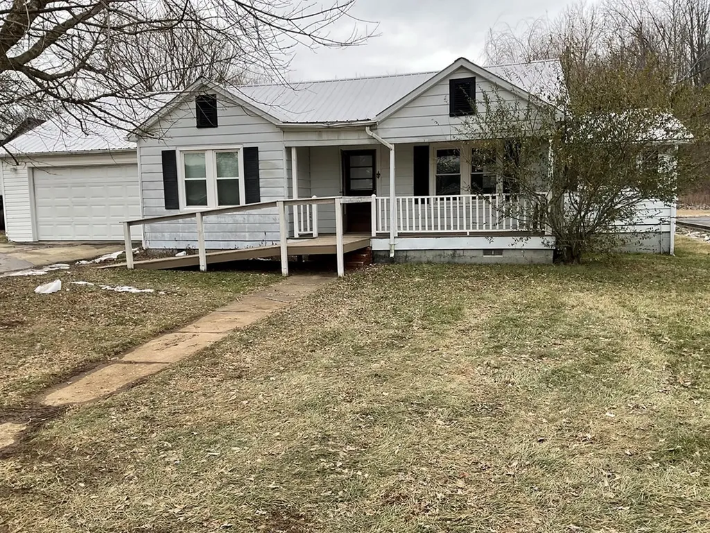 308 West Main Street Byrdstown TN 38549