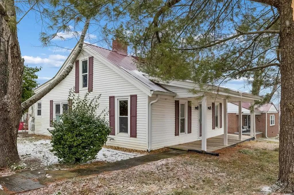 203 Hull Avenue Carthage TN 37030