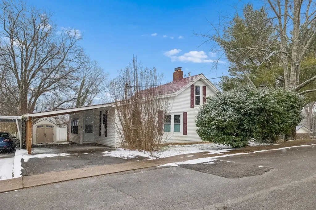 203 Hull Avenue Carthage TN 37030