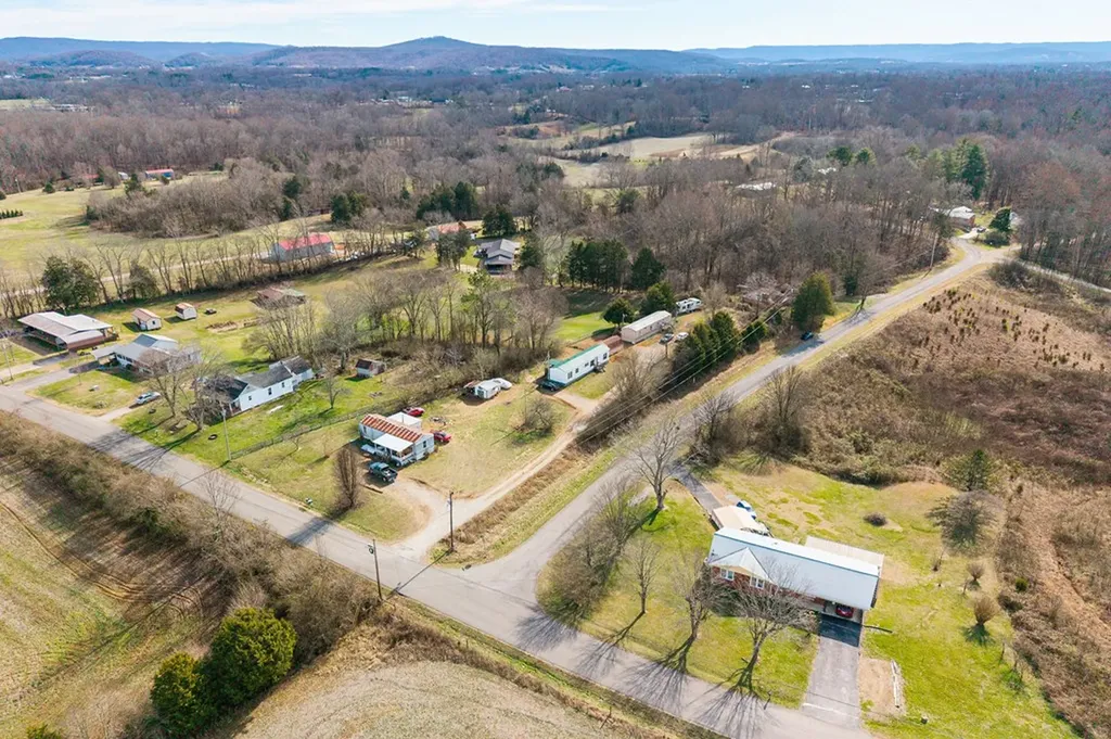 787 Pine Thickett Road Sparta TN 38583