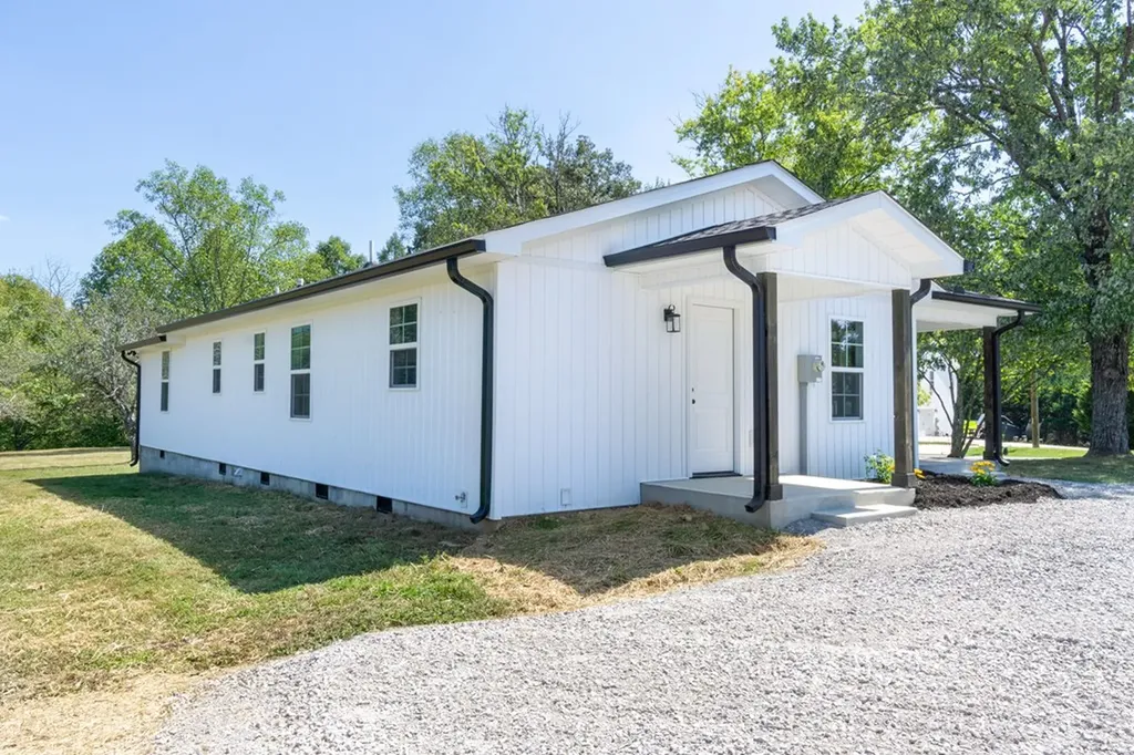 5405 Window Cliff Road Baxter TN 38544