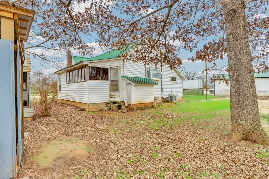 590 Franks Ferry Road Sparta TN 38583