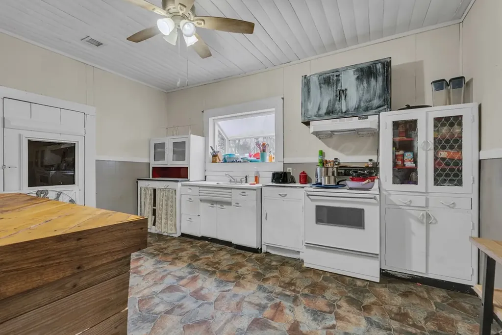 590 Franks Ferry Road Sparta TN 38583