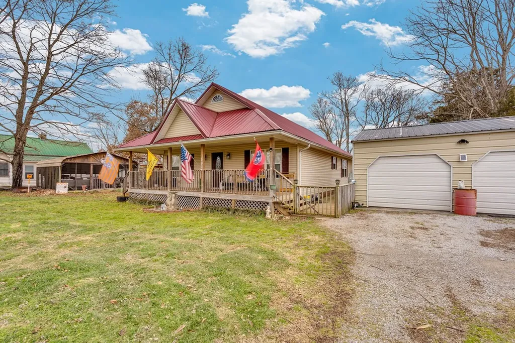 590 Franks Ferry Road Sparta TN 38583