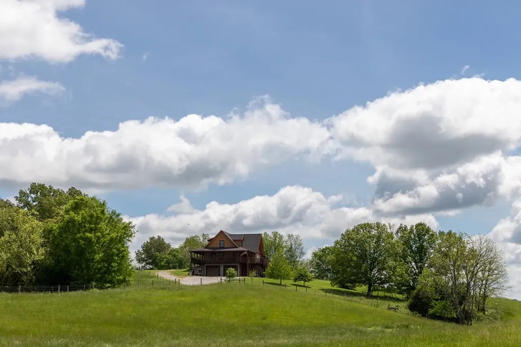 4232 Fanchers Mill Road Sparta TN 38583