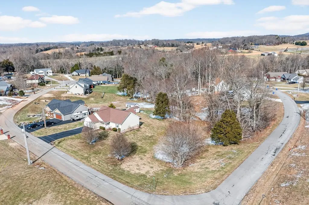 2050 Falcon Trail Cookeville TN 38506