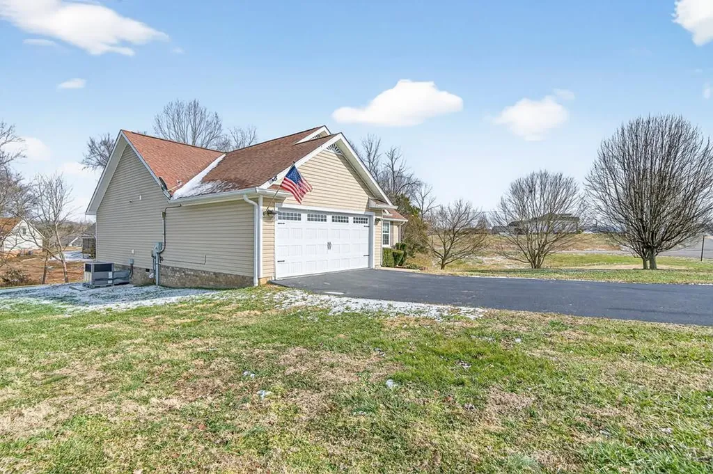 2050 Falcon Trail Cookeville TN 38506