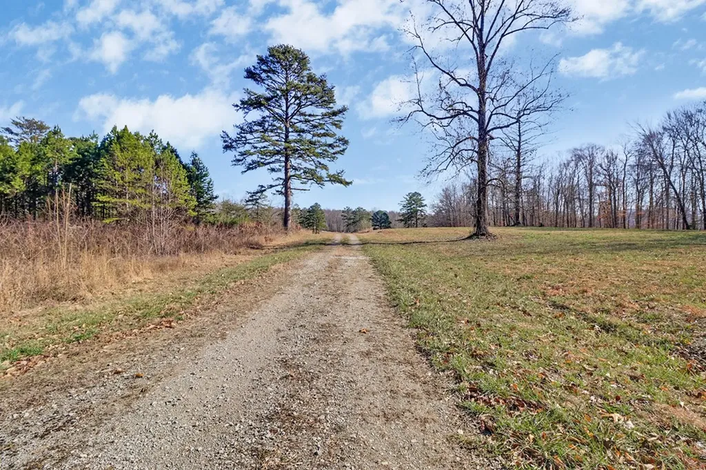 50.31 Ac Robbinstown Road Byrdstown TN 38549