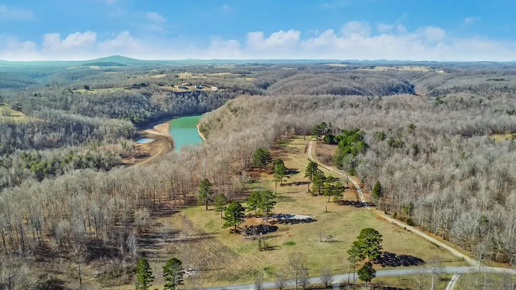 50.31 Ac Robbinstown Road Byrdstown TN 38549