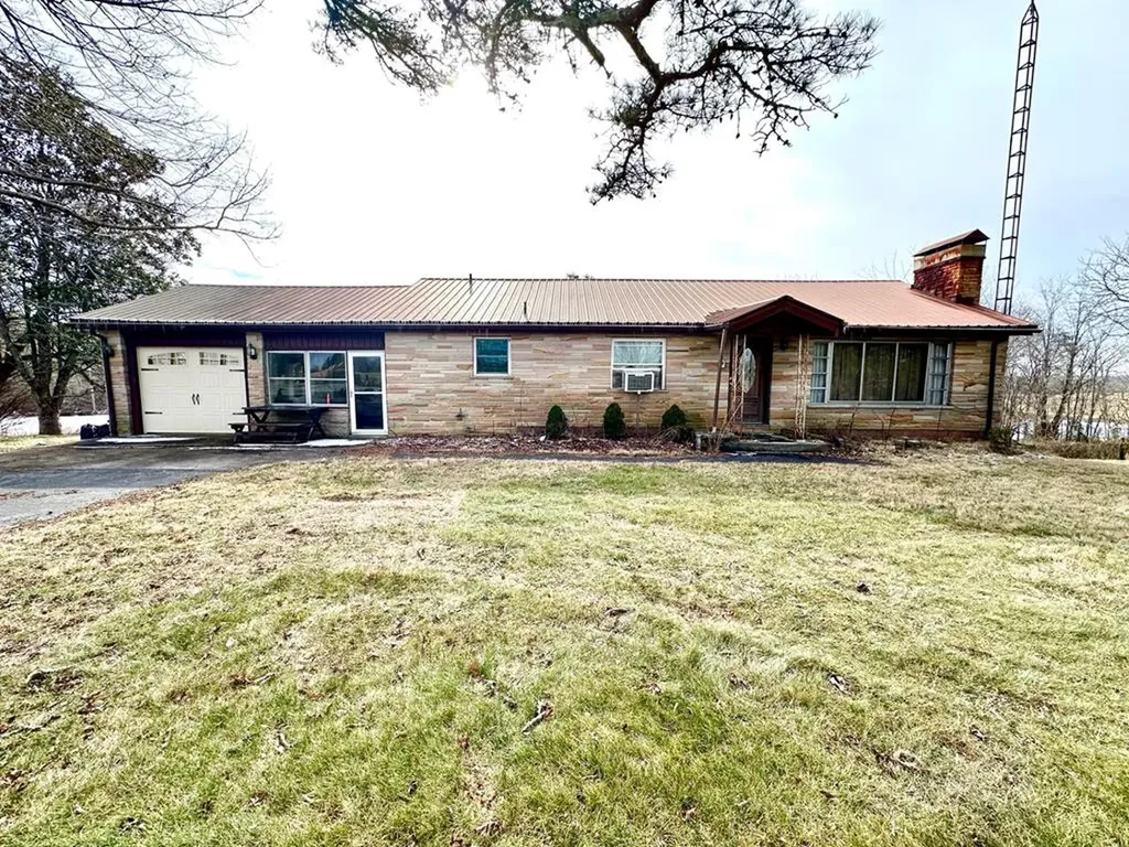 6111 Nashville Highway Deer Lodge TN 37726