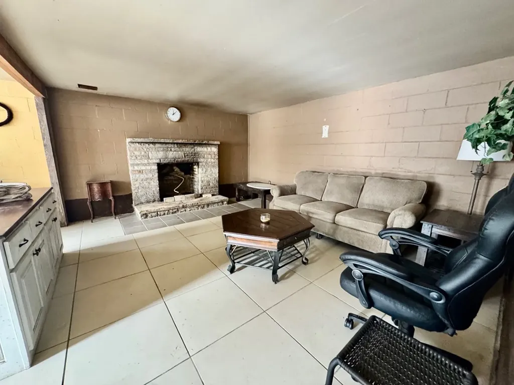 6111 Nashville Highway Deer Lodge TN 37726