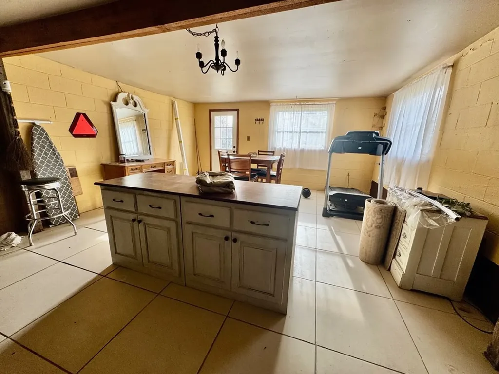 6111 Nashville Highway Deer Lodge TN 37726