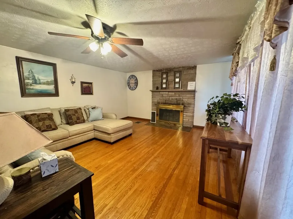 6111 Nashville Highway Deer Lodge TN 37726