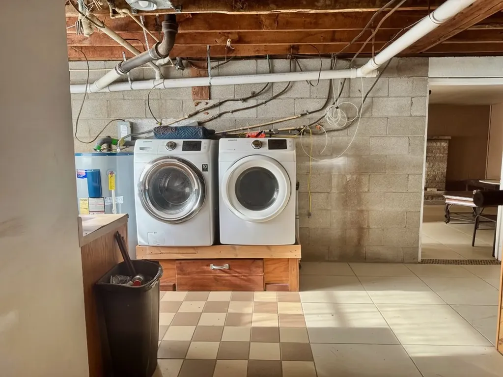 6111 Nashville Highway Deer Lodge TN 37726