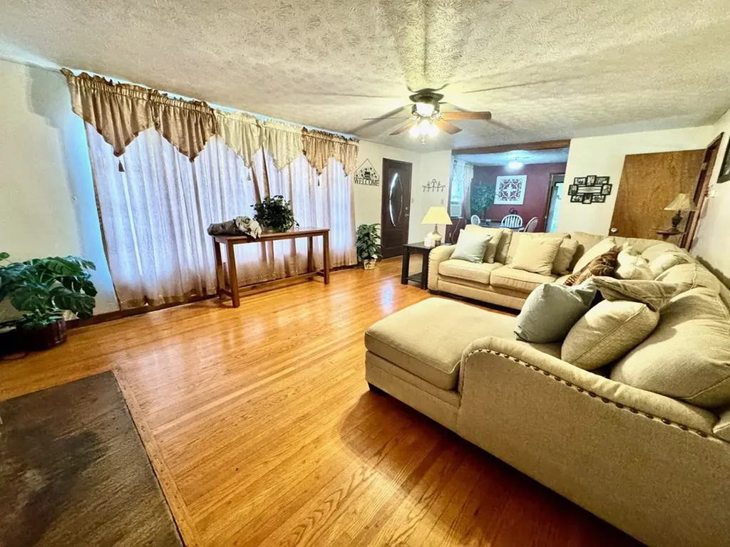 6111 Nashville Highway Deer Lodge TN 37726