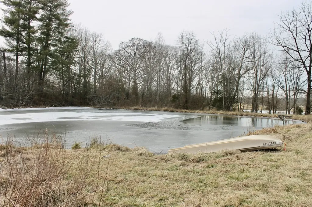 6111 Nashville Highway Deer Lodge TN 37726