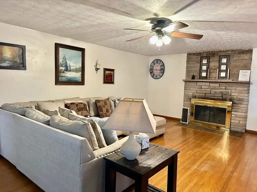 6111 Nashville Highway Deer Lodge TN 37726