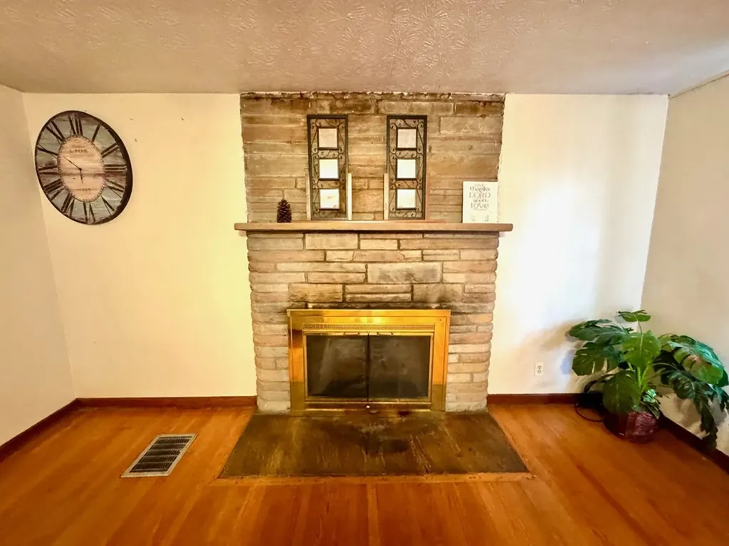 6111 Nashville Highway Deer Lodge TN 37726