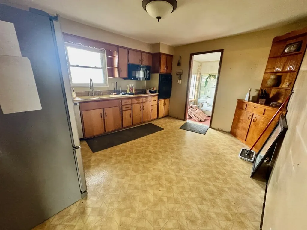 6111 Nashville Highway Deer Lodge TN 37726