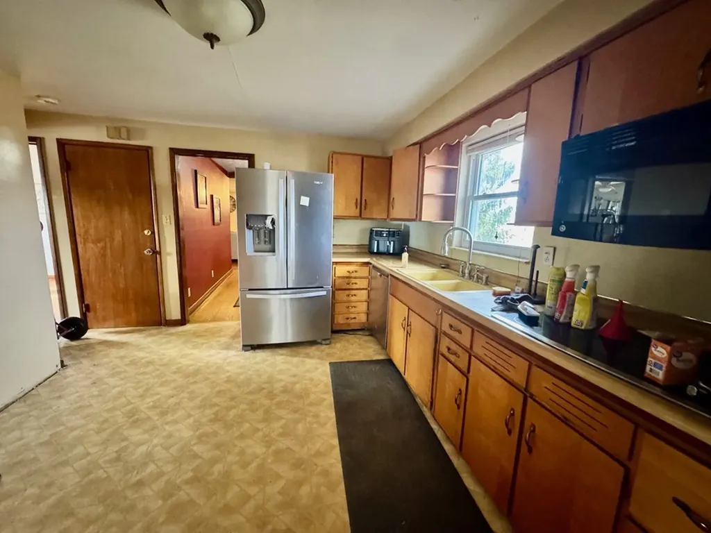 6111 Nashville Highway Deer Lodge TN 37726