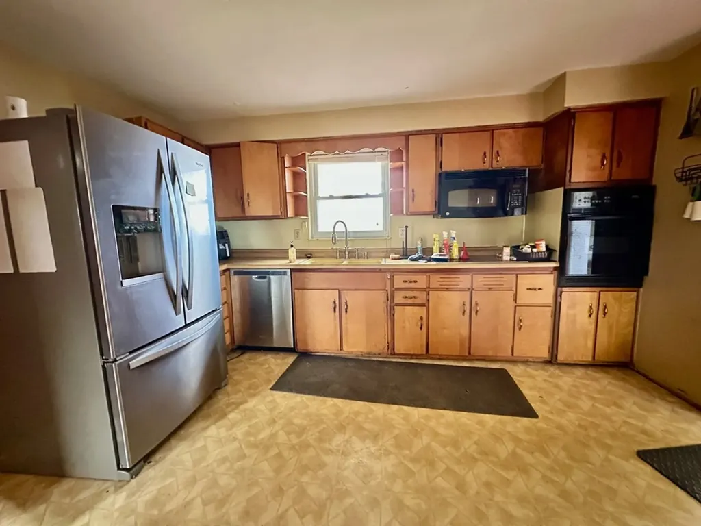 6111 Nashville Highway Deer Lodge TN 37726