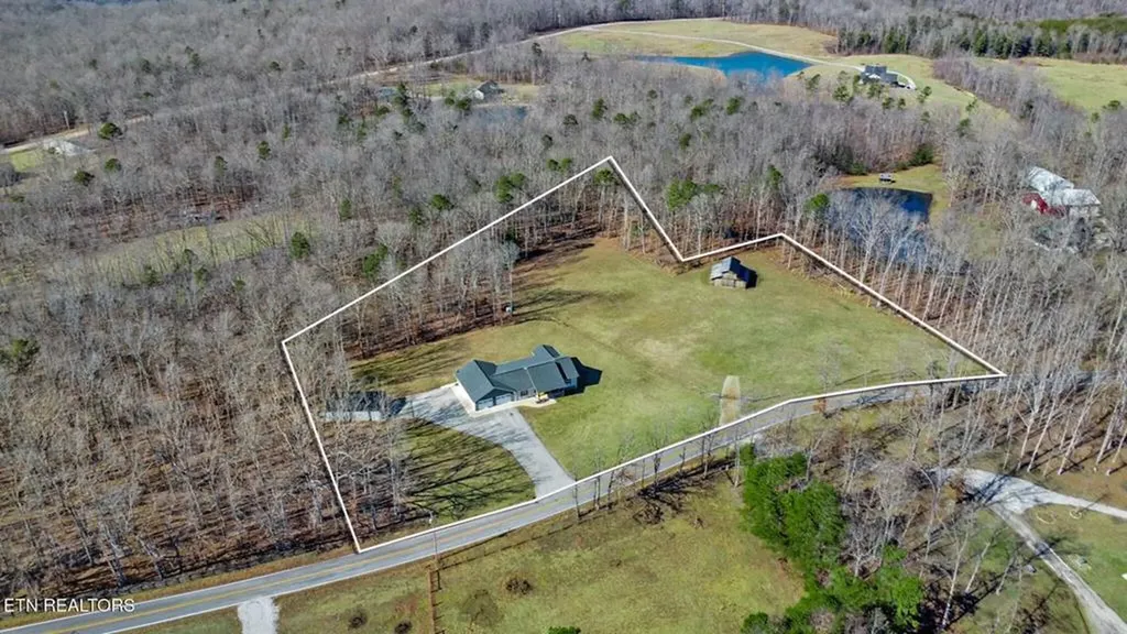 1926 Old Grimsley Road Grimsley TN 38565-5128