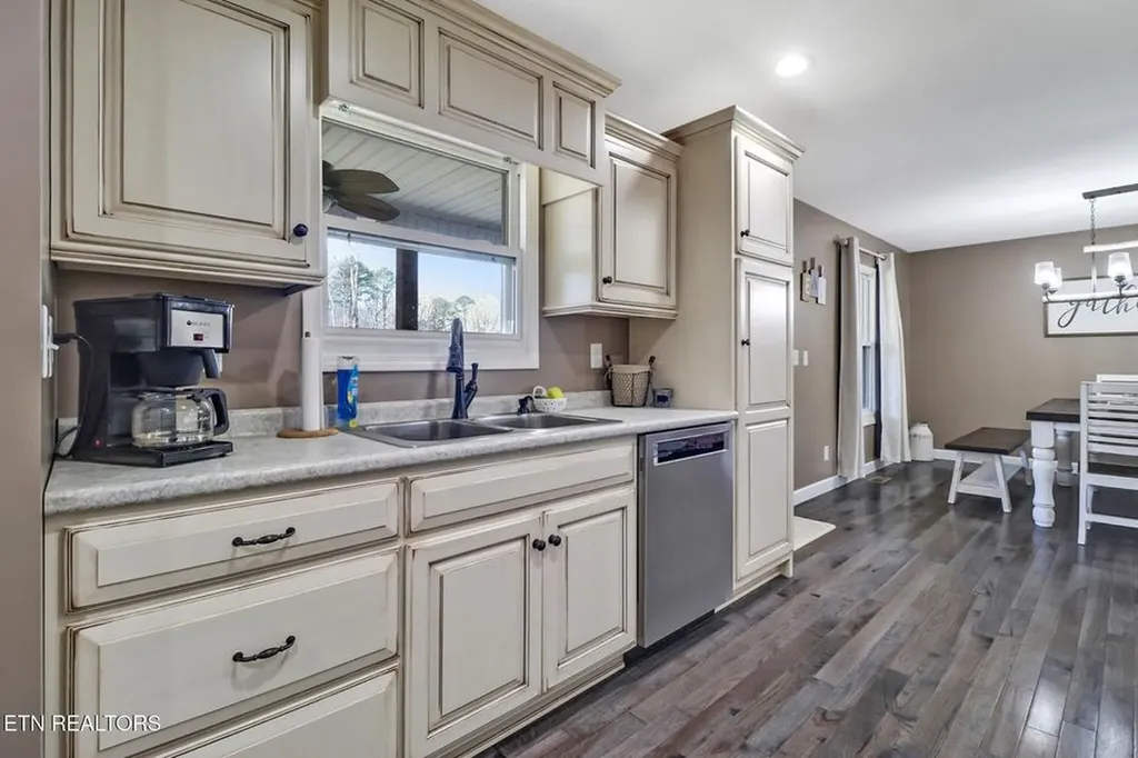 1926 Old Grimsley Road Grimsley TN 38565-5128