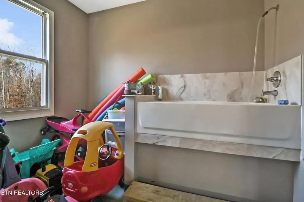 1926 Old Grimsley Road Grimsley TN 38565-5128