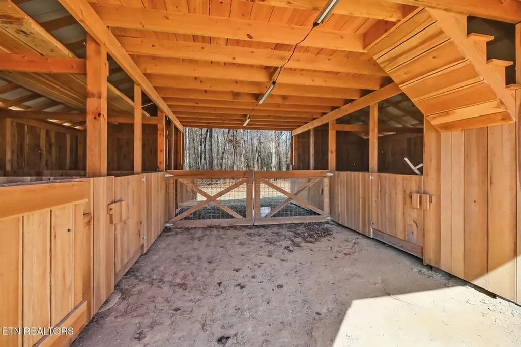 1926 Old Grimsley Road Grimsley TN 38565-5128