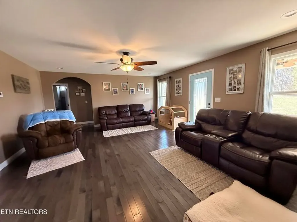 1926 Old Grimsley Road Grimsley TN 38565-5128