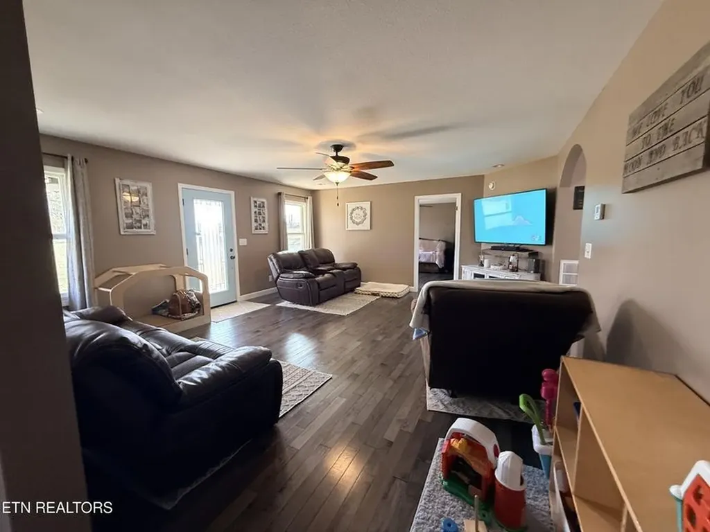 1926 Old Grimsley Road Grimsley TN 38565-5128