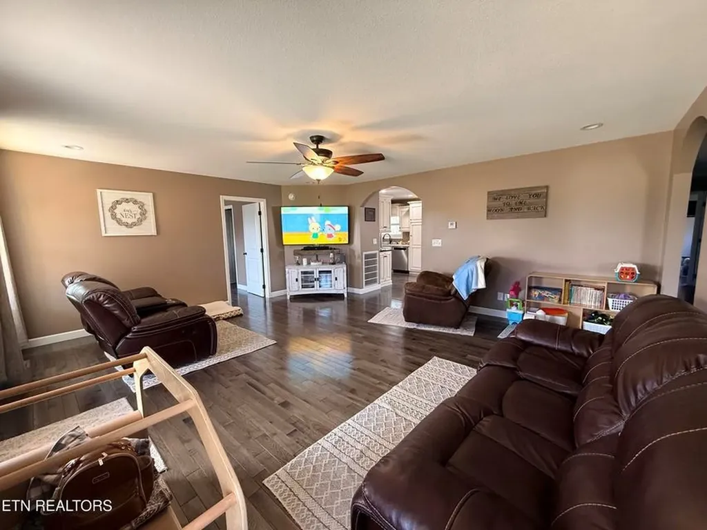 1926 Old Grimsley Road Grimsley TN 38565-5128