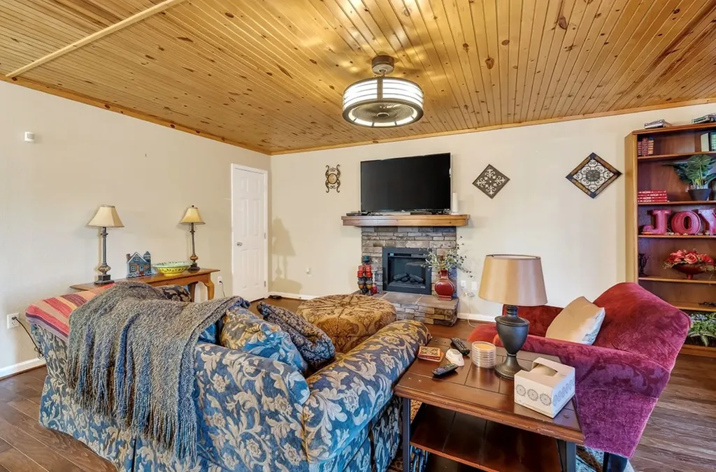 2229 Bradford Hicks Drive Livingston TN 38570