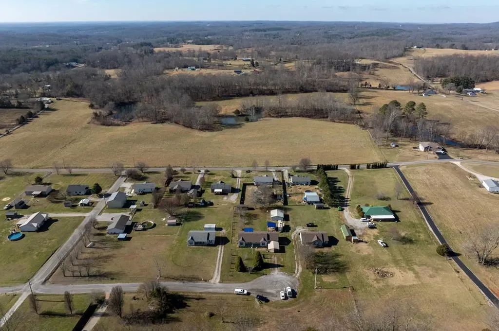 170 Robin Lane Livingston TN 38570