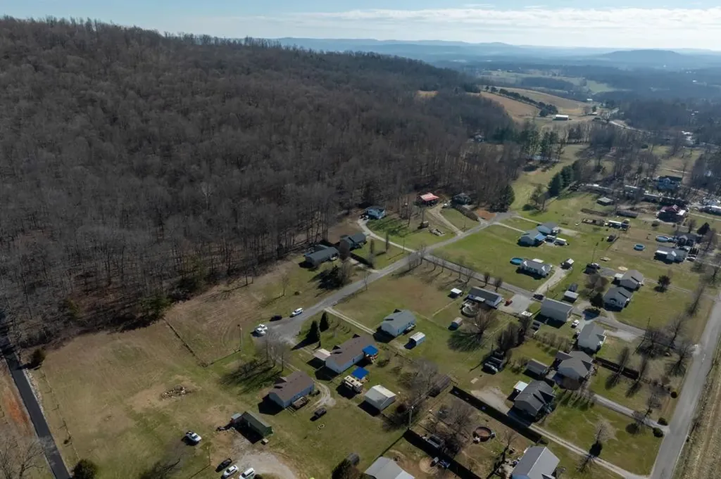 170 Robin Lane Livingston TN 38570