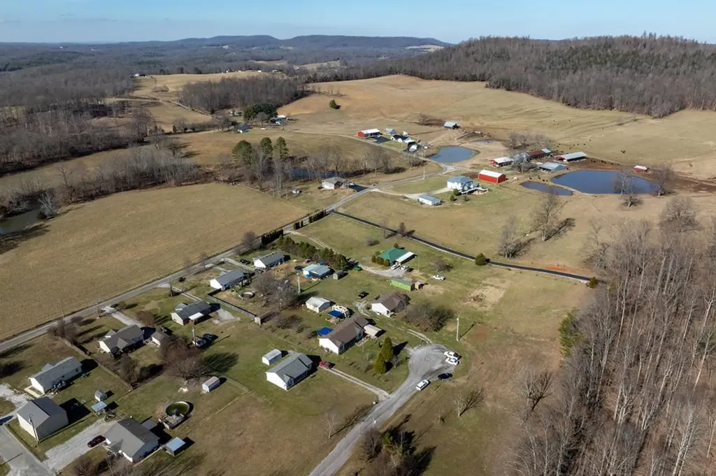 170 Robin Lane Livingston TN 38570