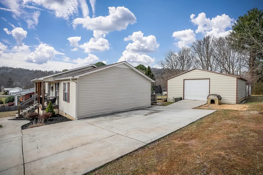 290 Washington Street Sparta TN 38583